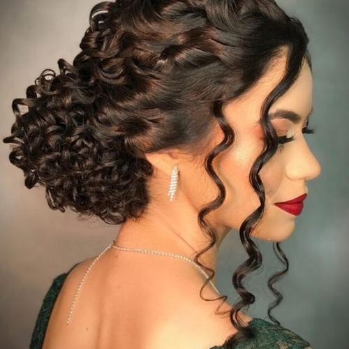 Penteado cacheado...