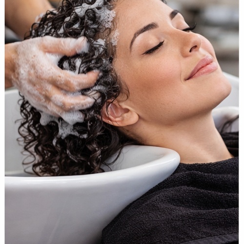 Corte + Lavagem + Finalização (cabelo médio)